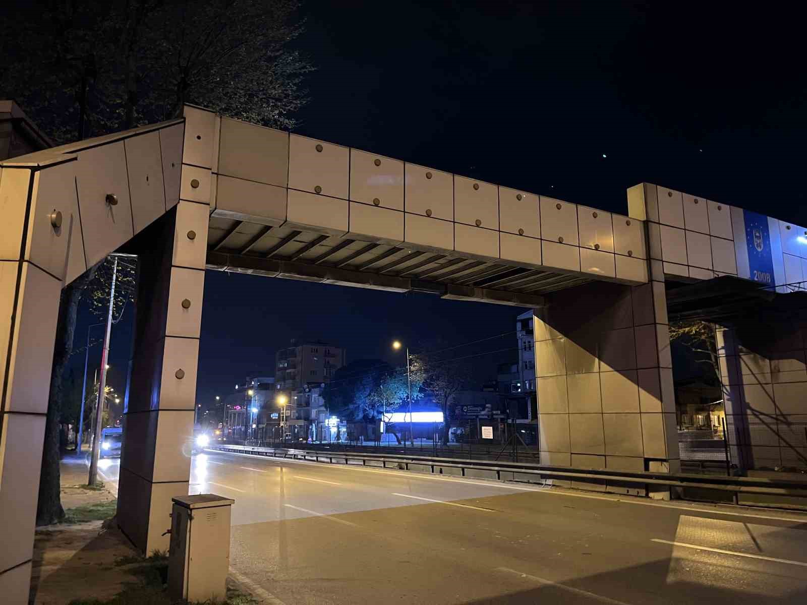 Bursa’da faciaya ramak kala, ağır demir aracın önüne düştü
Bursa’da faciaya ramak kala, ağır demir aracın önüne düştü