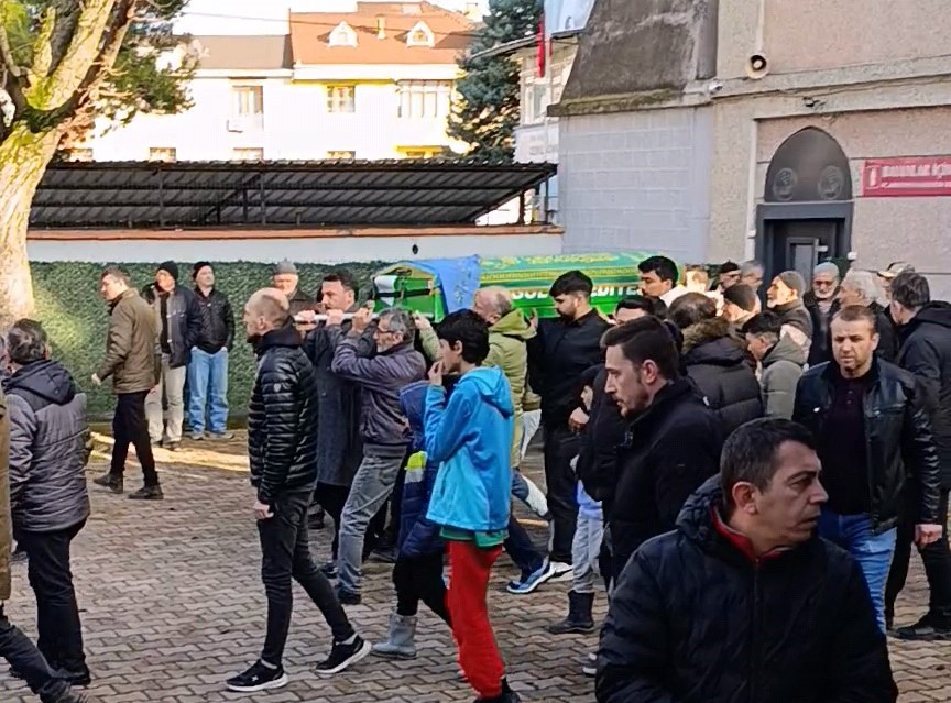 Bursa’da feci kazada hayatını kaybeden 2 genç kız son yolculuğuna uğurlandı
