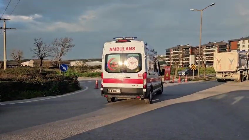 Bursa’da fenalaşan servis şoförü kaldırıma çıkıp güçlükle durabildi
