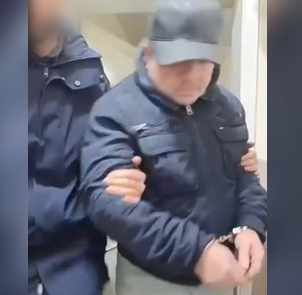 Bursa’da film gibi zehir baskını...Dilenci kılığındaki polis kapıyı açtırdı
