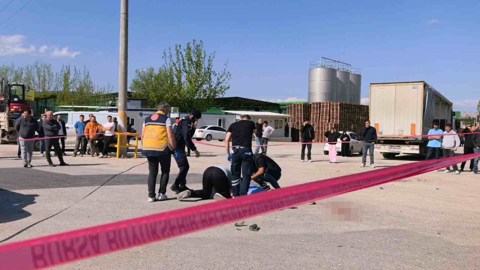 Bursa’da freni patlayan vinç dereye uçtu : Sürücü hayatını kaybetti
