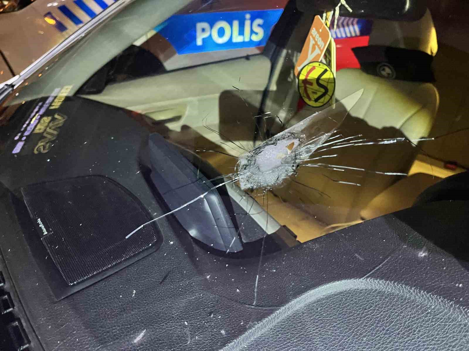 Bursa’da gece yarısı hesaplaşma, aracın önünü kesip ateş açtı
