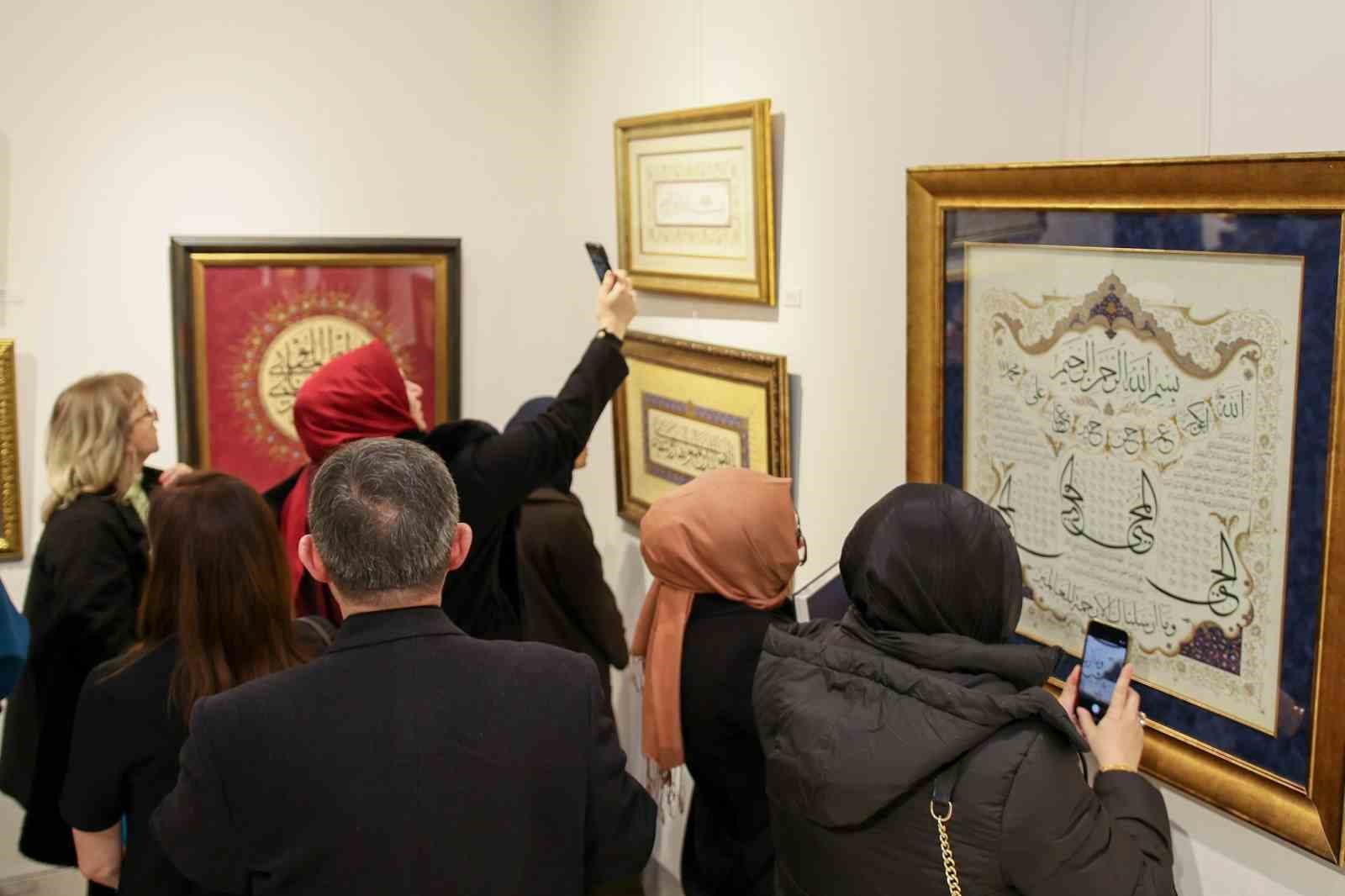 Bursa’da geleneksel sanatlara anlamlı katkı: "Zer-i Nâb" Tezhip Sergisi açıldı
