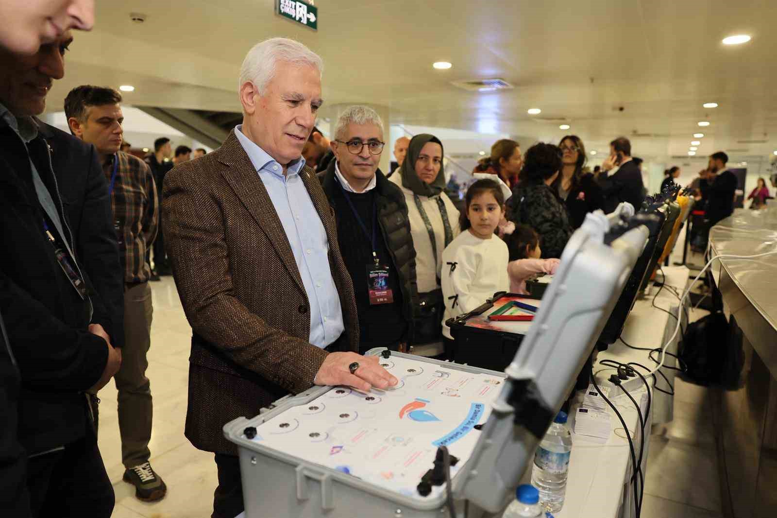 Bursa’da gençler bilimle buluştu
