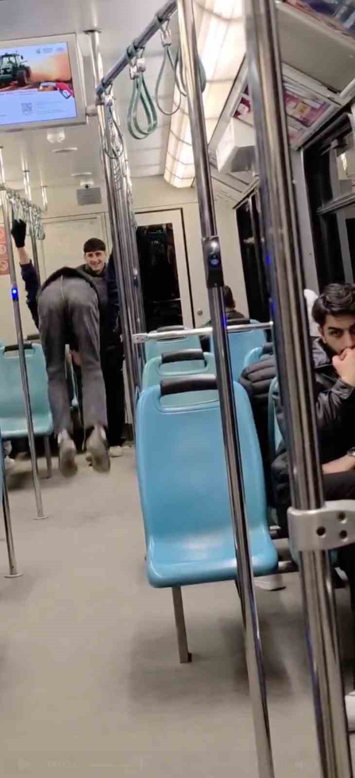 Bursa’da gençlerin metroda tehlikeli oyunu kameraya yansıdı
