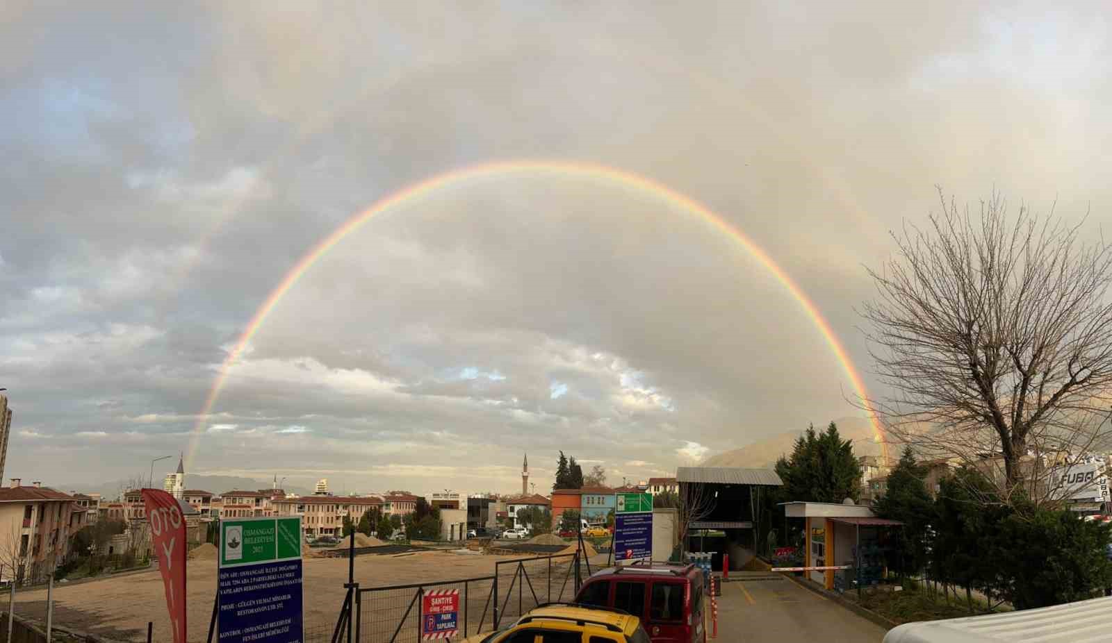Bursa’da gökkuşağı mest etti
