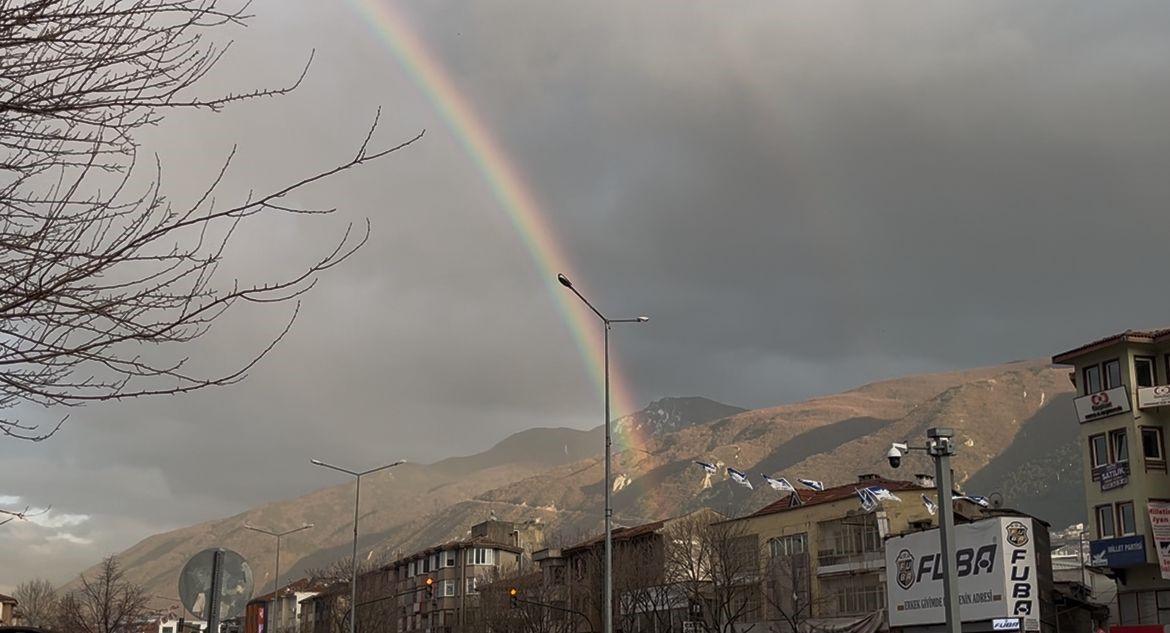 Bursa’da gökkuşağı mest etti

