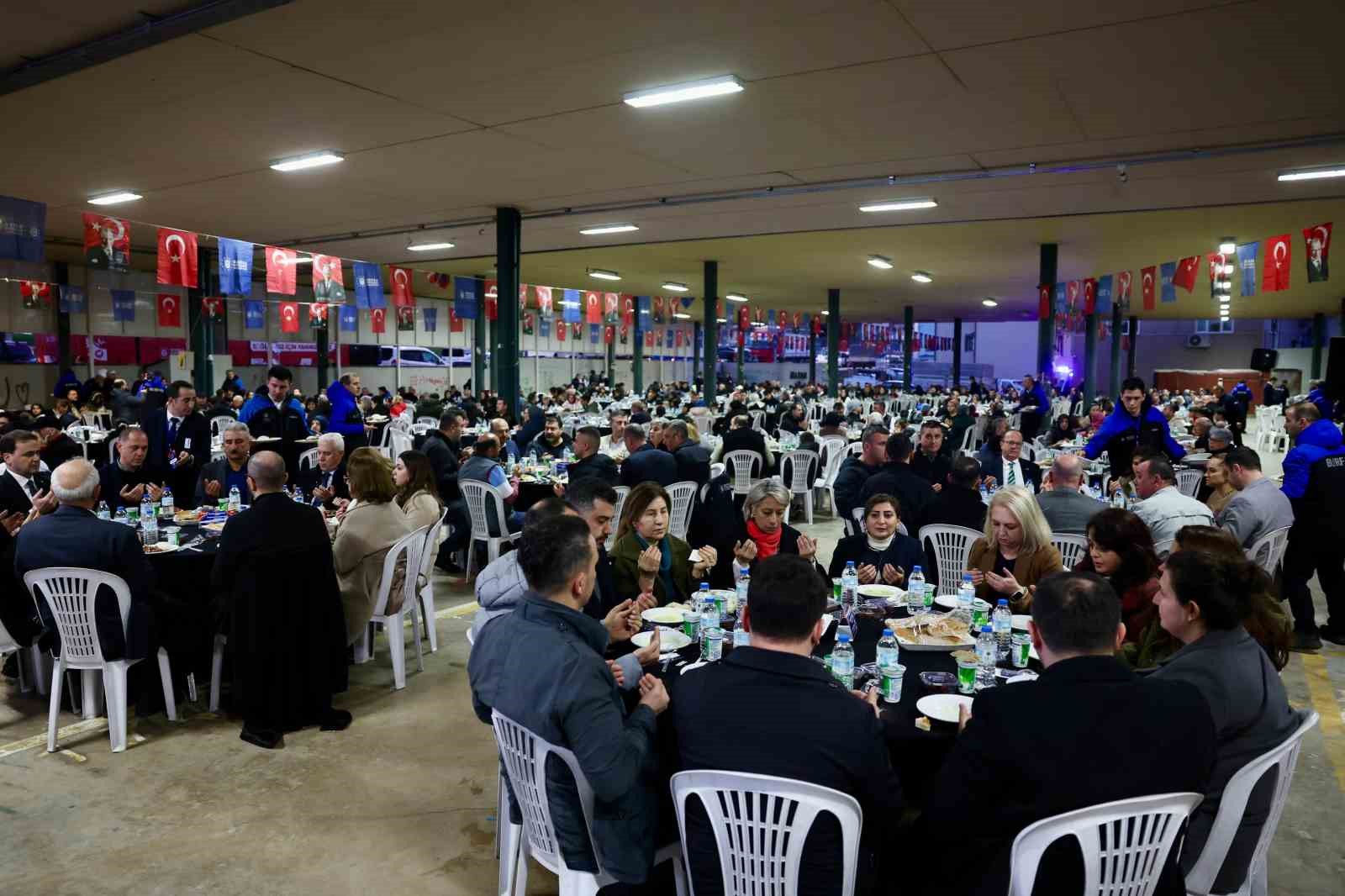 Bursa’da gönüller Büyükşehir’in iftar sofrasında buluştu
