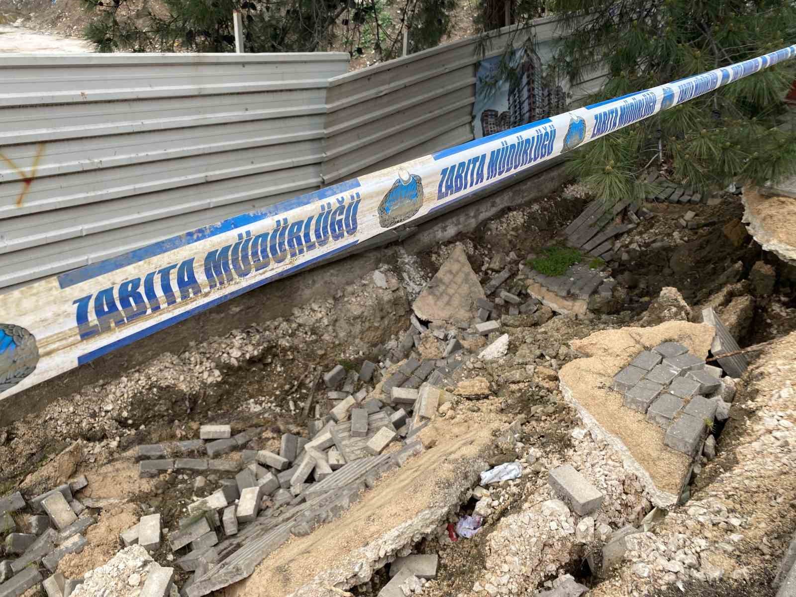 Bursa’da hafriyat çalışmasında yola zarar verdiler
