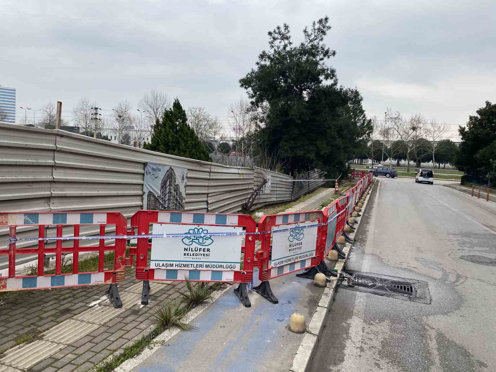 Bursa’da hafriyat çalışmasında yola zarar verdiler
