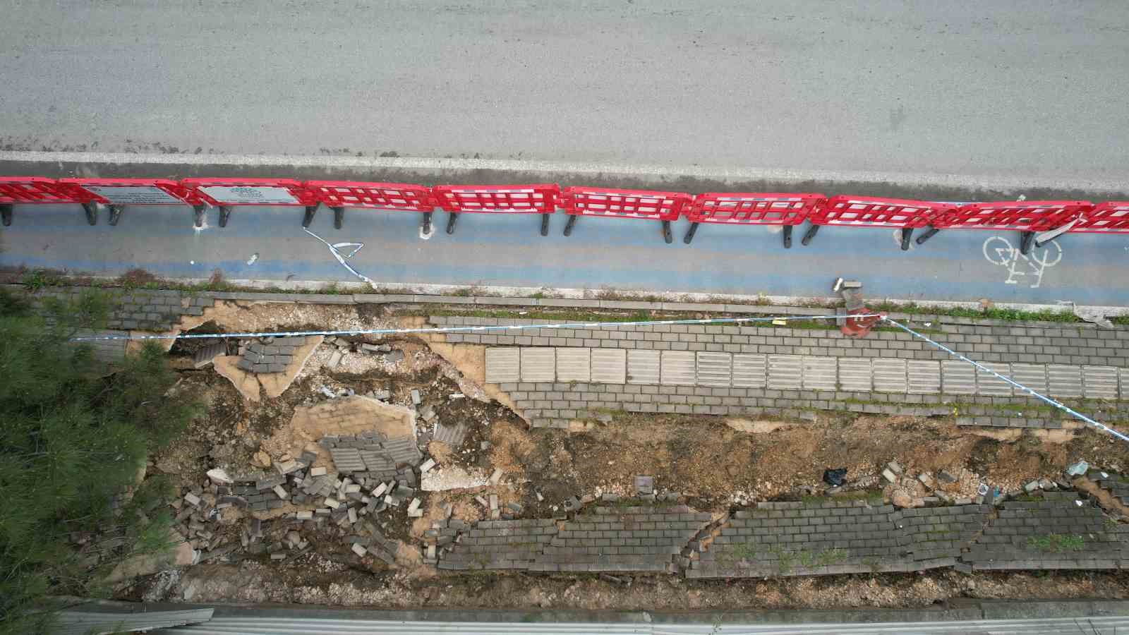 Bursa’da hafriyat çalışmasında yola zarar verdiler
