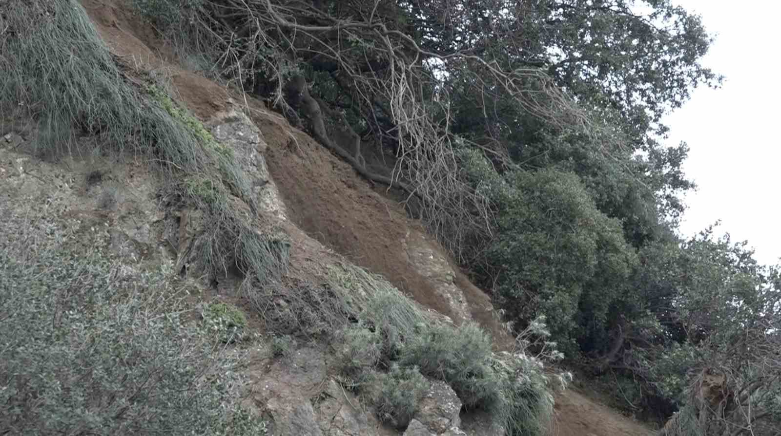 Bursa’da heyelan bölgesi temizlendi...Kayan bölge dron ile görüntülendi
