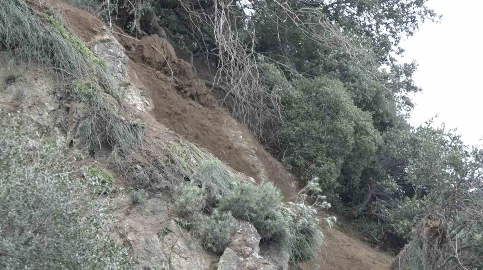 Bursa’da heyelan bölgesi temizlendi...Kayan bölge dron ile görüntülendi
