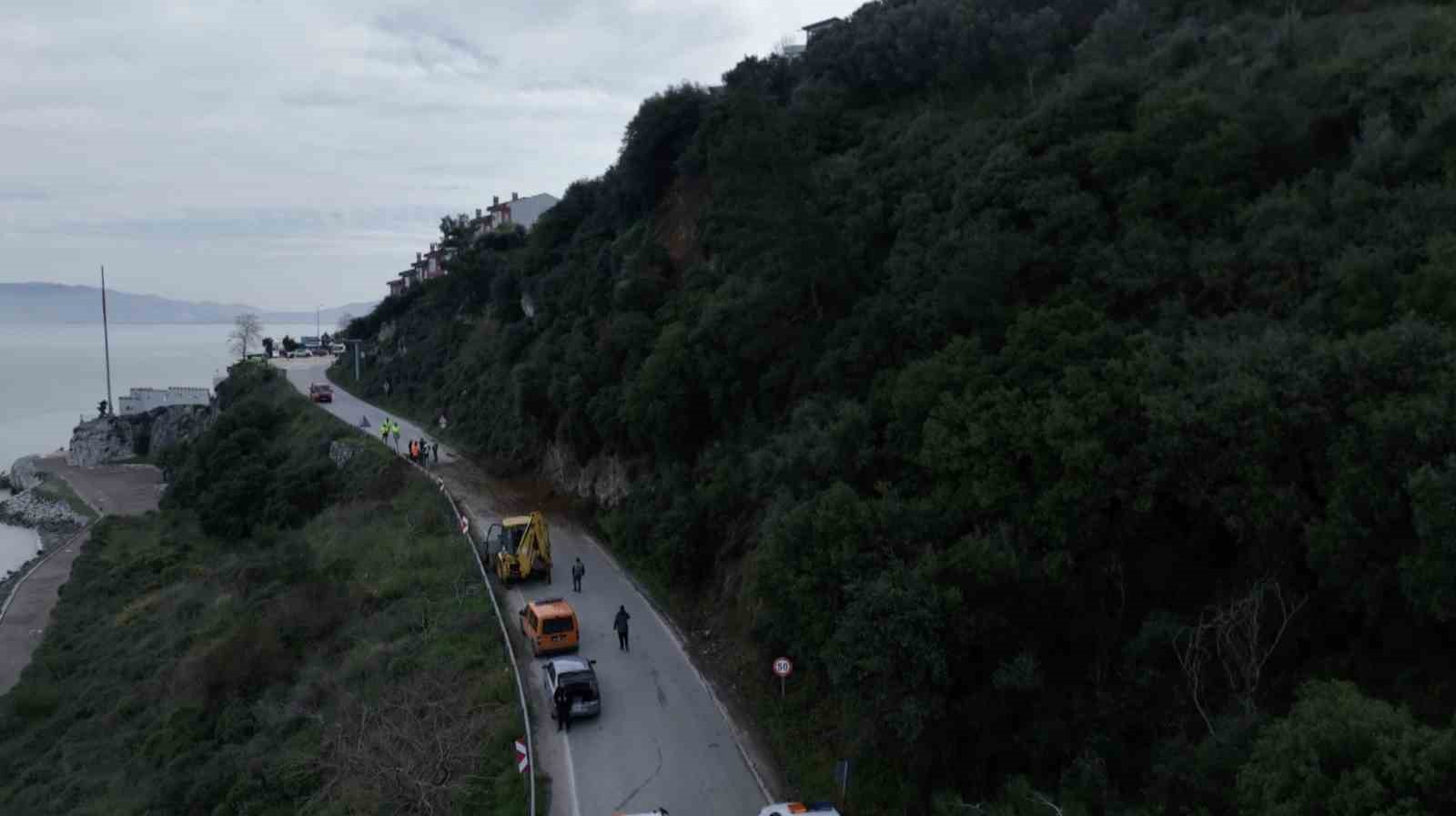 Bursa’da heyelan bölgesi temizlendi...Kayan bölge dron ile görüntülendi
