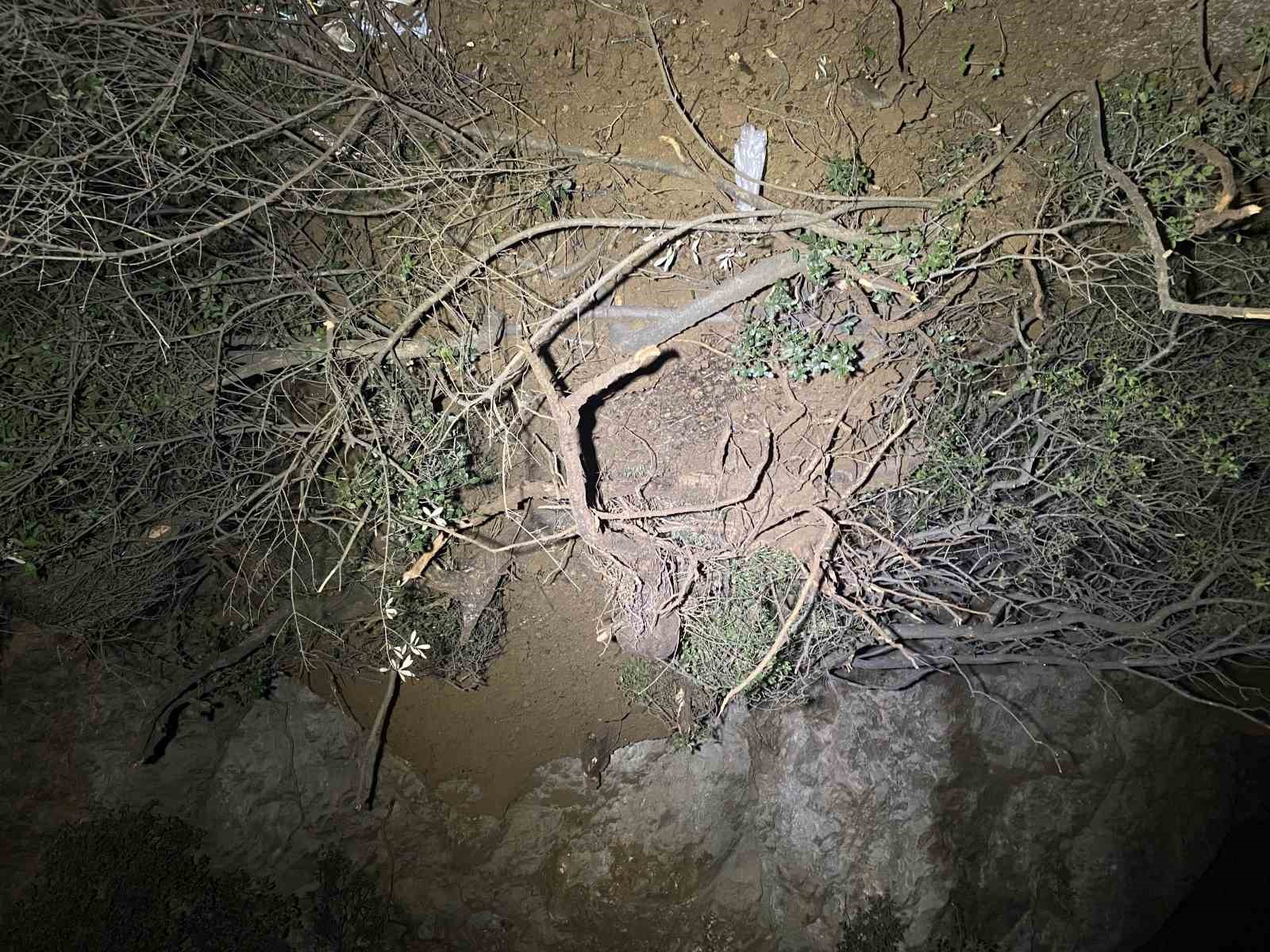 Bursa’da heyelan: Mudanya-Kurşunlu yolu trafiğe kapandı
