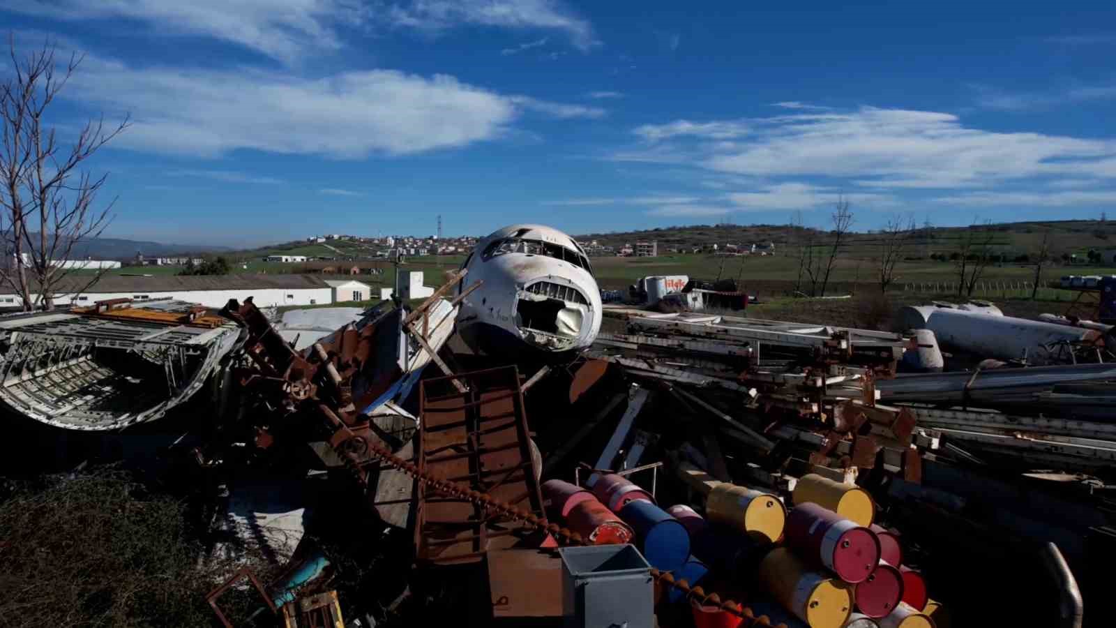 Bursa’da hurdacıdaki Boeing 747 uçak görenleri şaşkına çeviriyor
