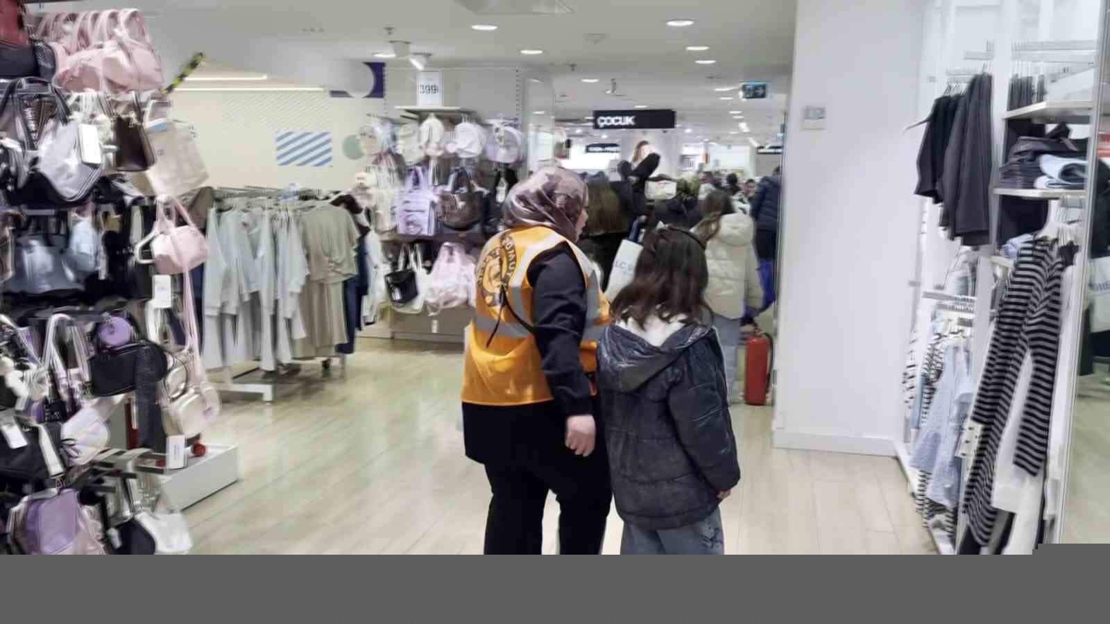 Bursa’da ihtiyaç sahibi 400 çocuğa bayram sevinci
