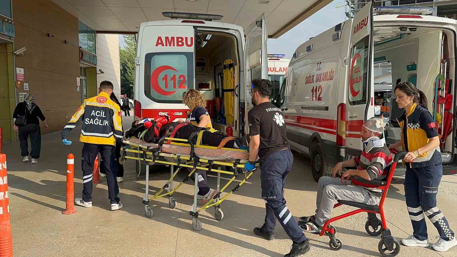 Bursa’da iki araç çarpıştı: 3 kişi yaralandı
