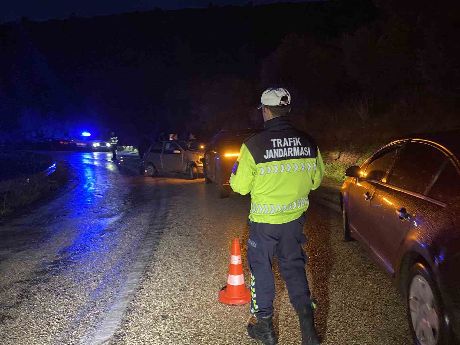 Bursa’da iki otomobil çarpıştı: 1 kişi yaralandı, 11 aylık bebek faciadan döndü
