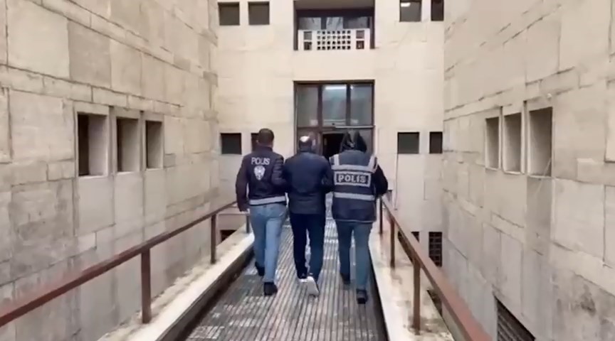 Bursa’da kaçak silah atölyesine operasyon
Bursa’da kaçak silah atölyesine operasyon