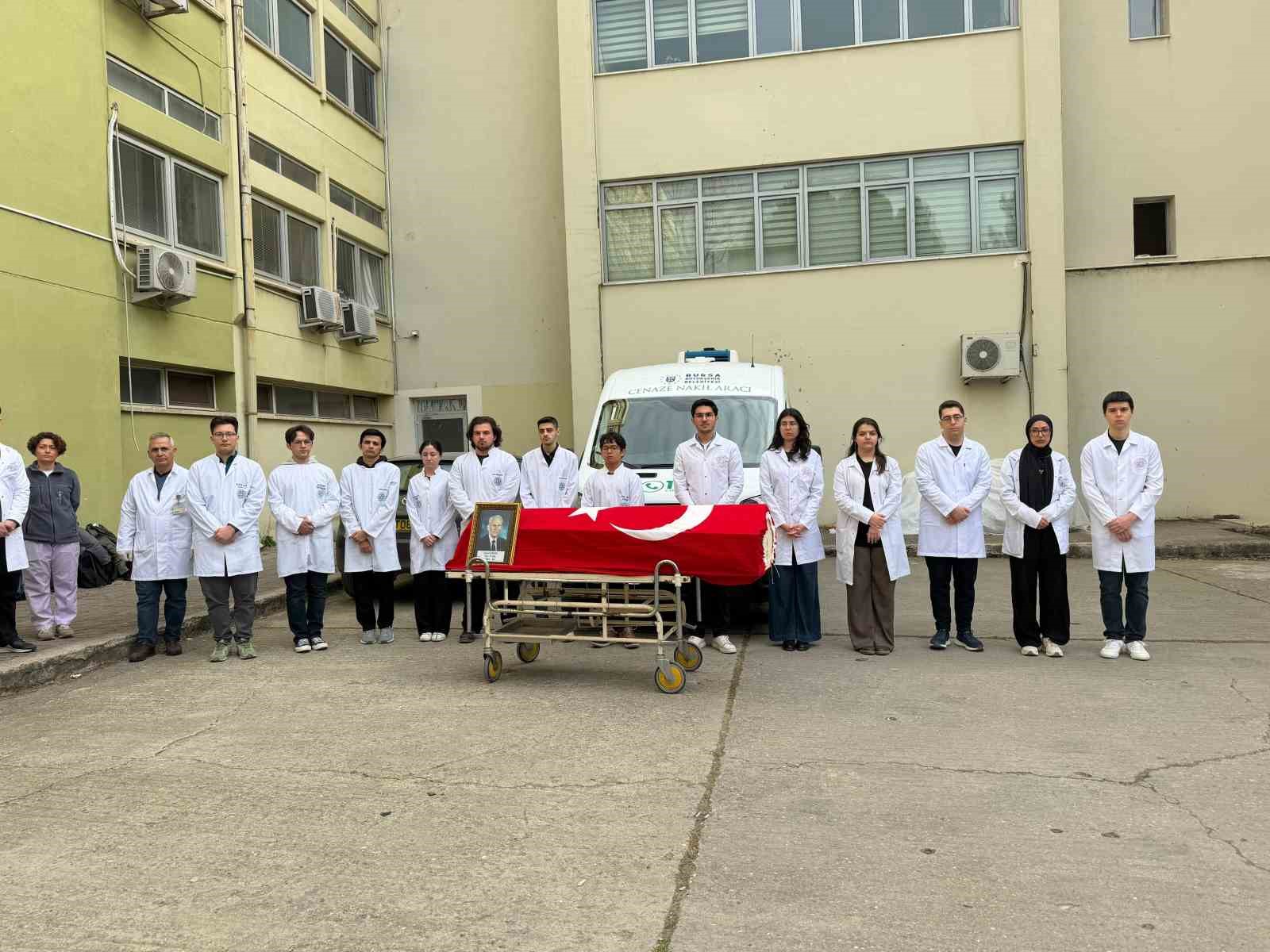 Bursa’da kadavraya vefa töreni: 6 yıl tıp eğitimine katkı sağladı, ailesine teslim edildi

