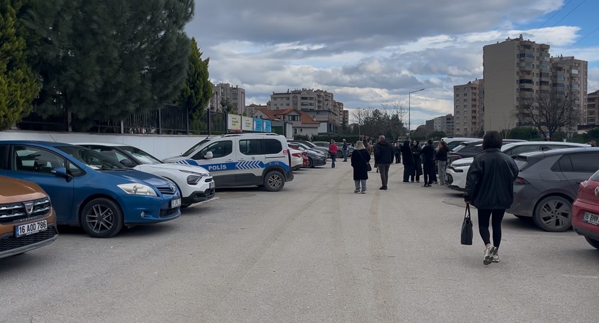 Bursa’da kadın öğretmen okul önünde silahlı saldırıya uğradı
