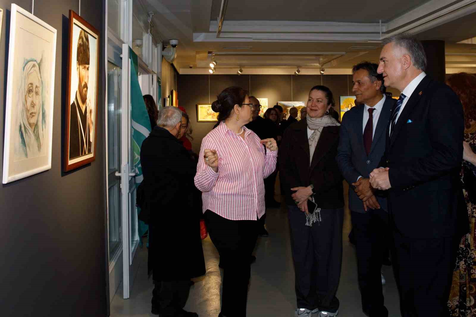 Bursa’da ‘Kadın ve Işık’ sergisi açıldı
