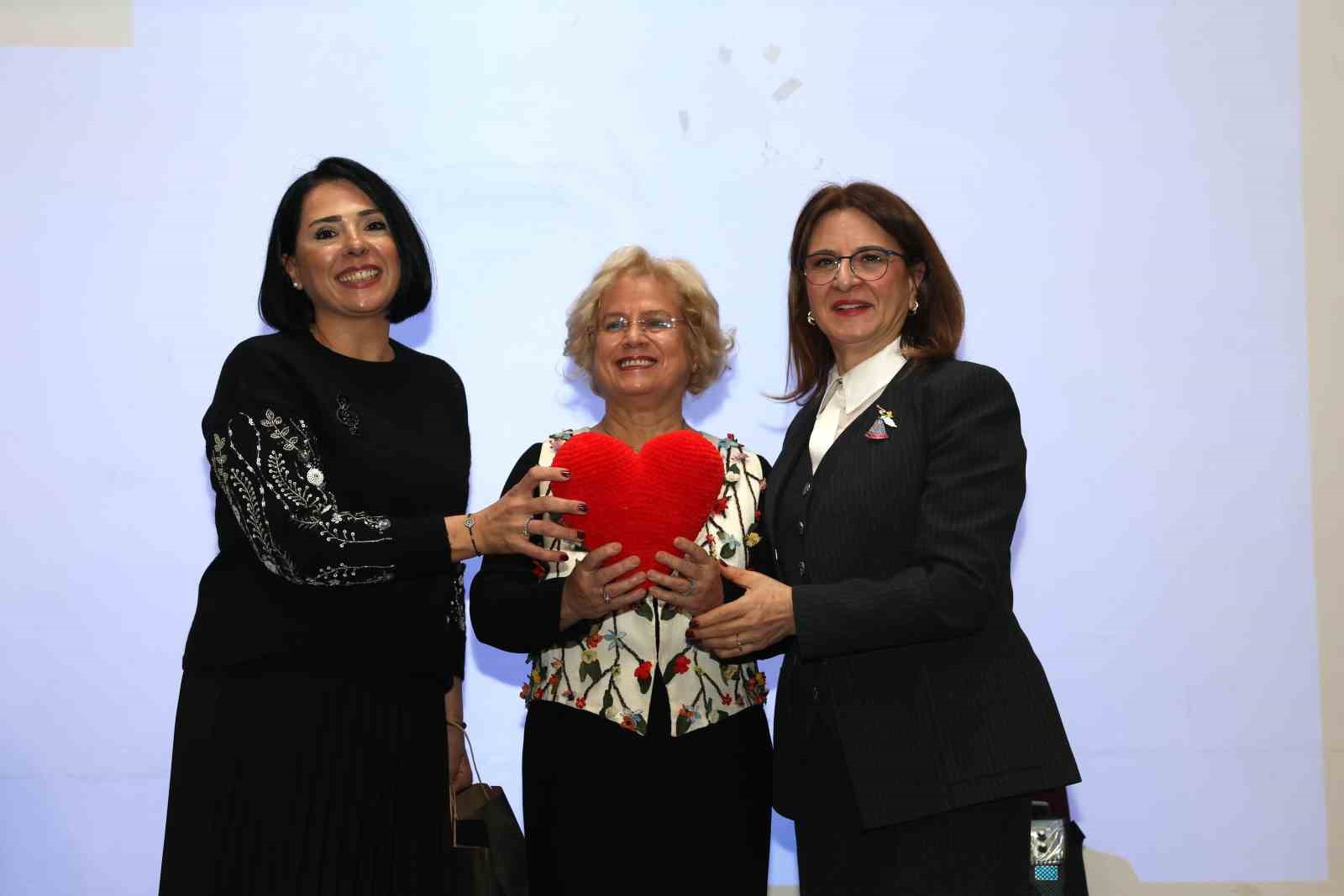 Bursa’da kadınlardan huzurevine ilmek ilmek sevgi
