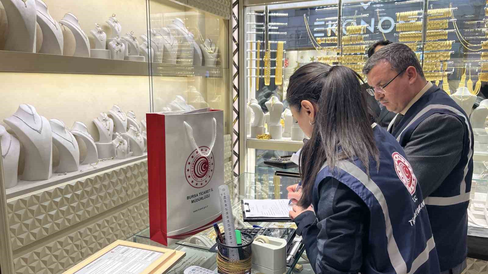 Bursa’da kafe, market, kuyumcu ve benzeri işletmelere ceza yağdı
Bursa’da kafe, market, kuyumcu ve benzeri işletmelere ceza yağdı