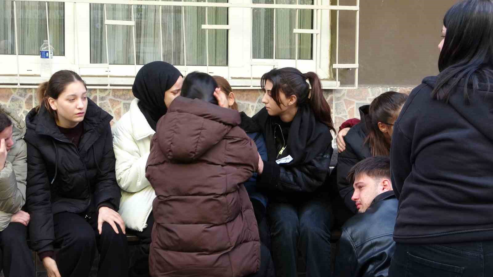 Bursa’da kalp krizi geçiren lise öğrencisi son yolculuğuna uğurlandı
