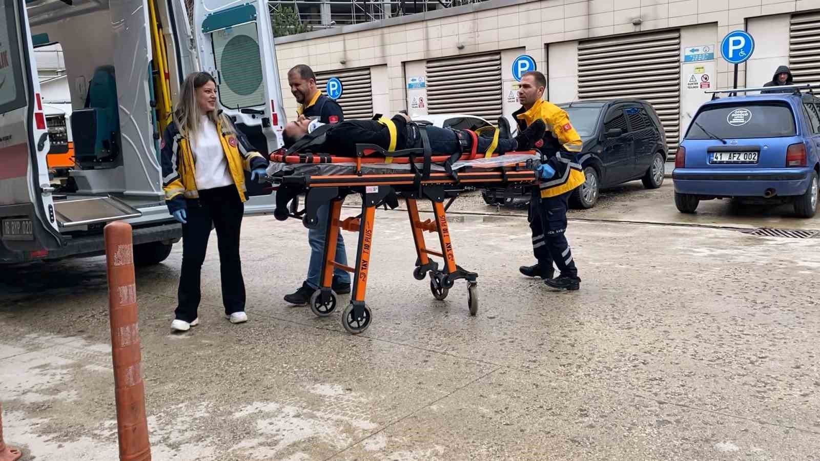 Bursa’da kamyonet ile hafif ticari araç çarpıştı: 4 yaralı
