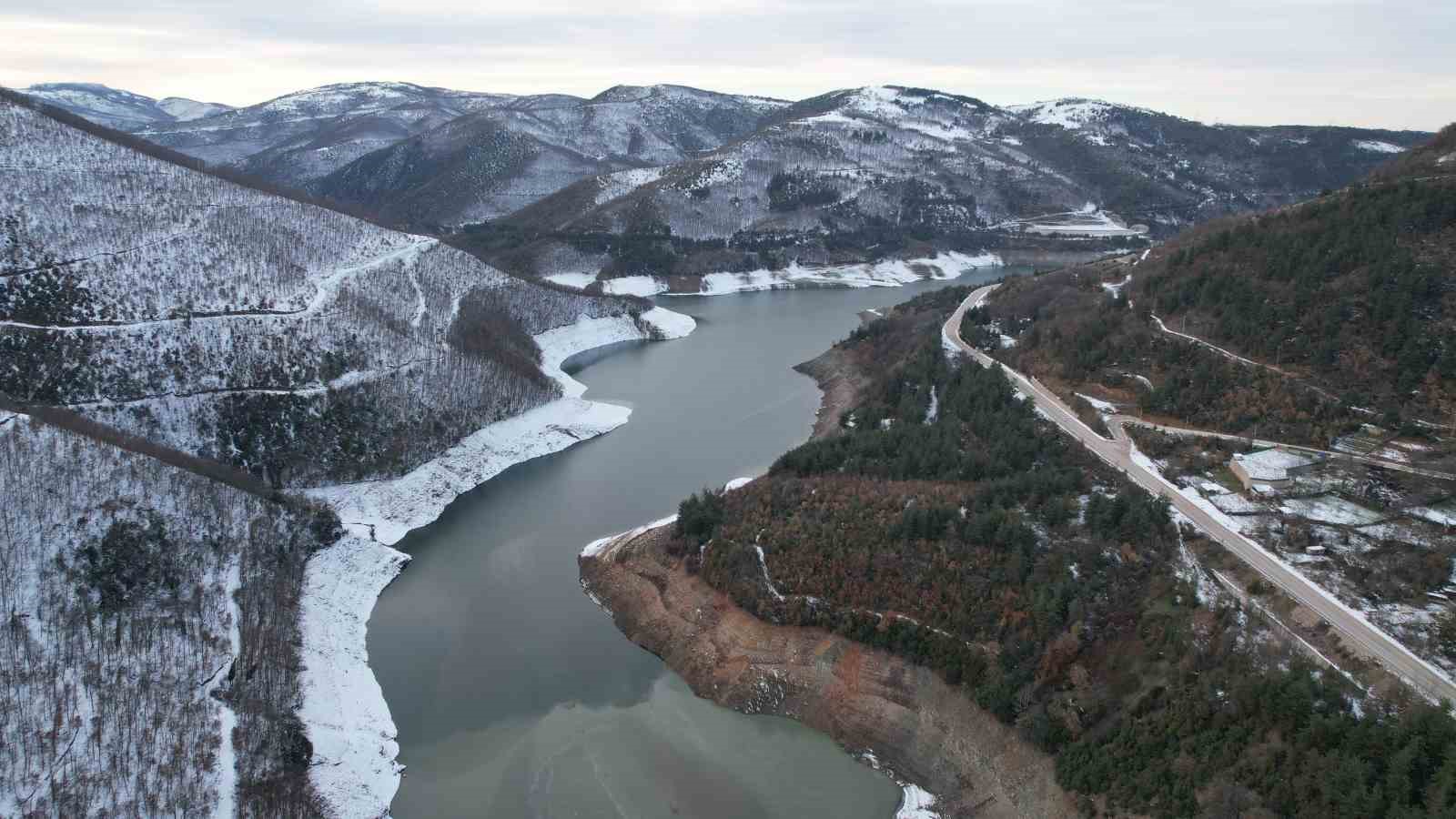 Bursa’da kar yağışları barajlara can suyu oldu
Bursa’da kar yağışları barajlara can suyu oldu