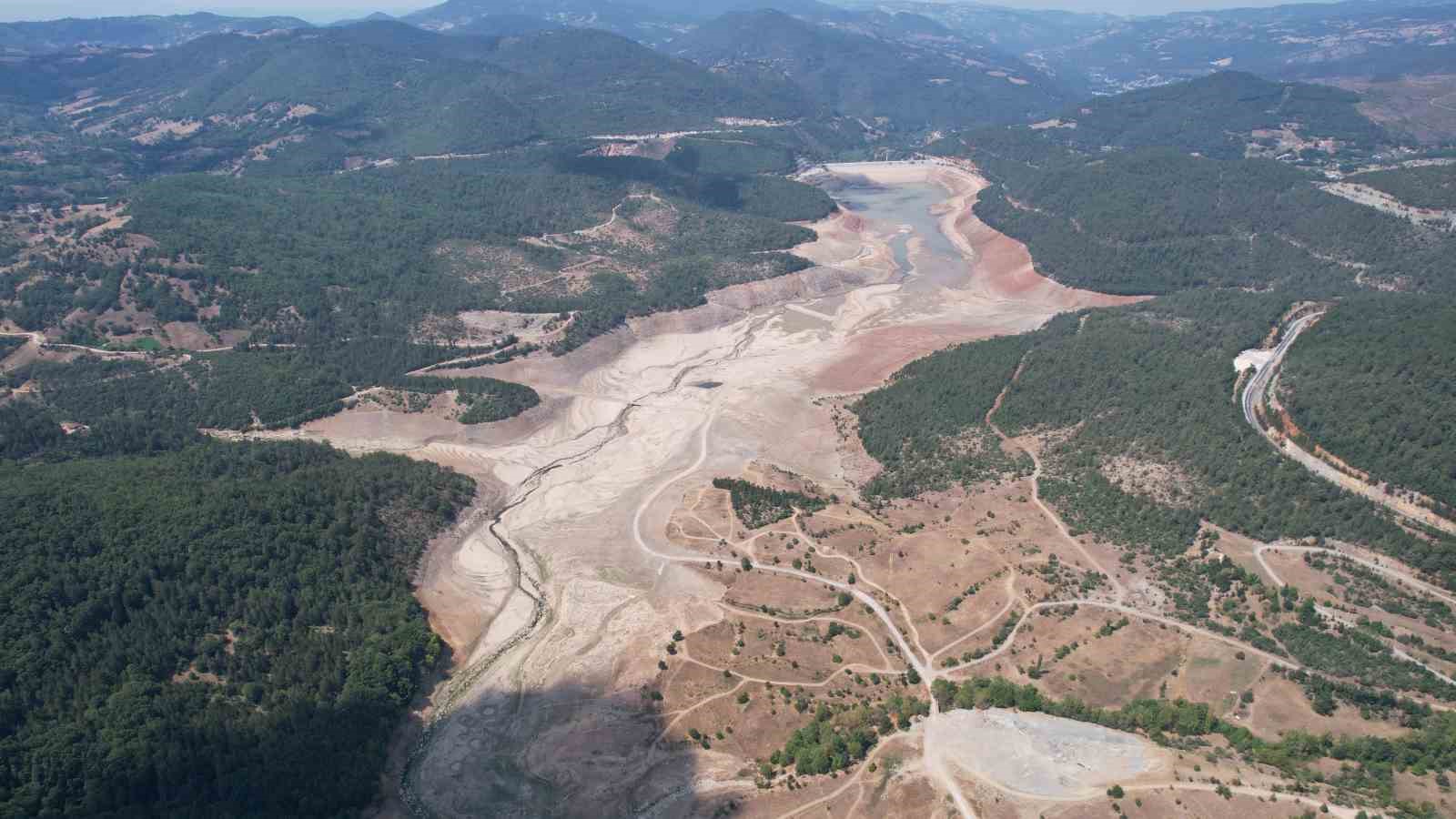 Bursa’da kar yağışları barajlara can suyu oldu
Bursa’da kar yağışları barajlara can suyu oldu