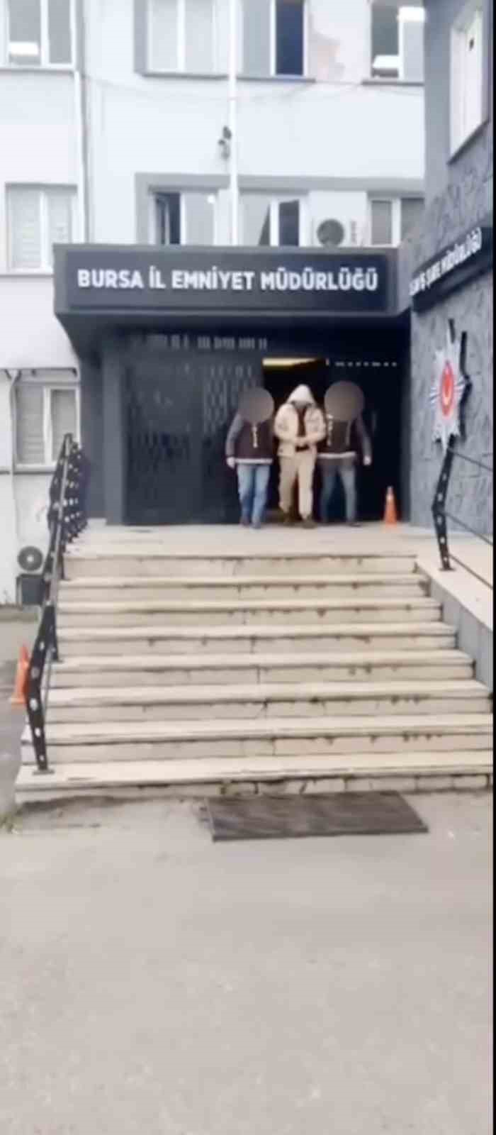 Bursa’da kesinleşmiş hapis cezası bulunan 3 firari yakalandı
