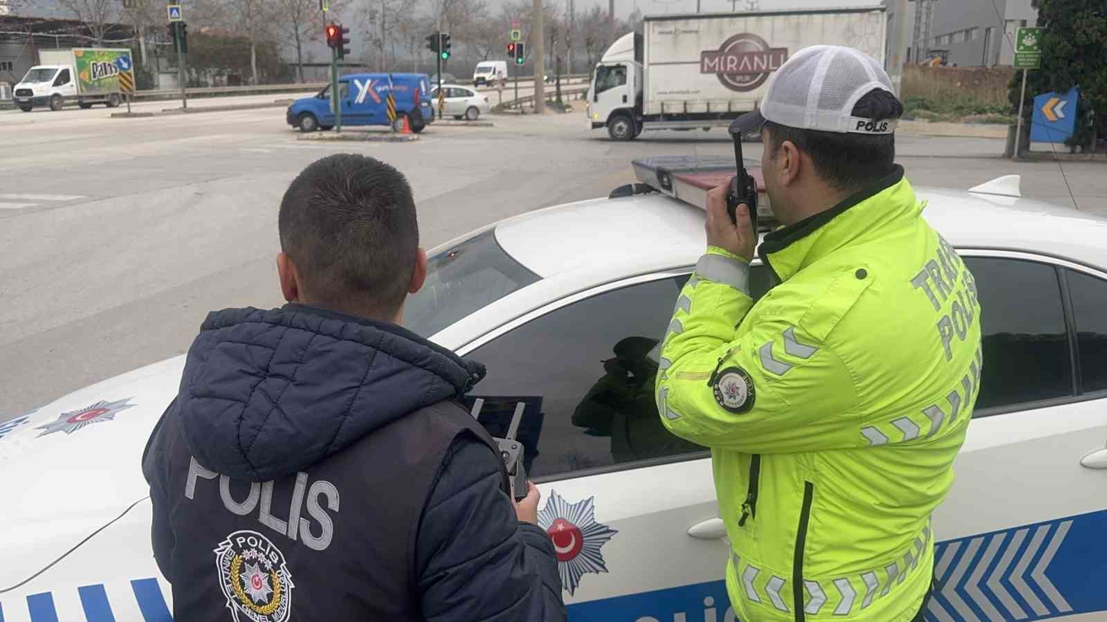 Bursa’da kırmızı ışık ihlali yapan araçlar dron ile böyle tespit edildi
