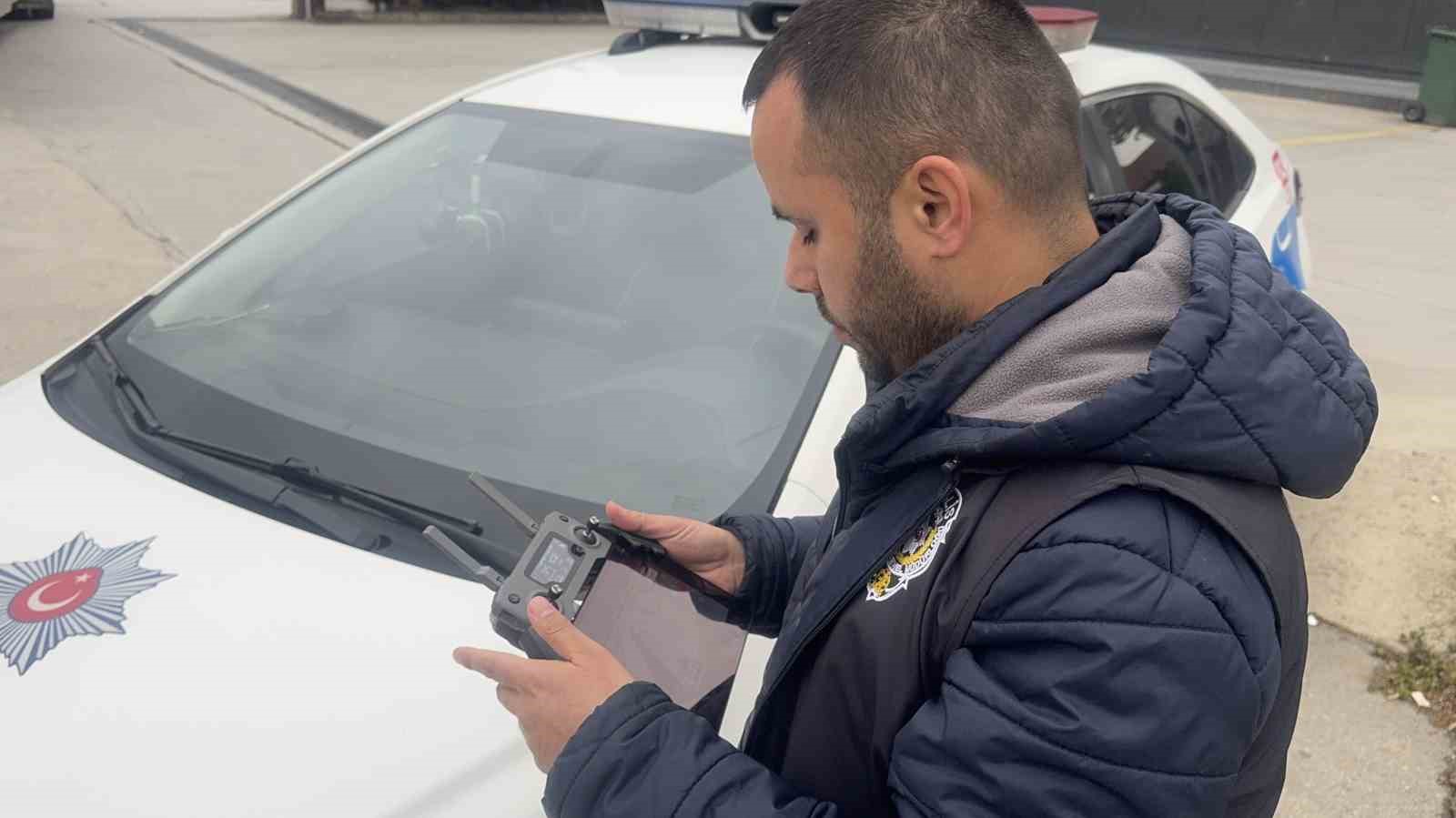 Bursa’da kırmızı ışık ihlali yapan araçlar dron ile böyle tespit edildi
