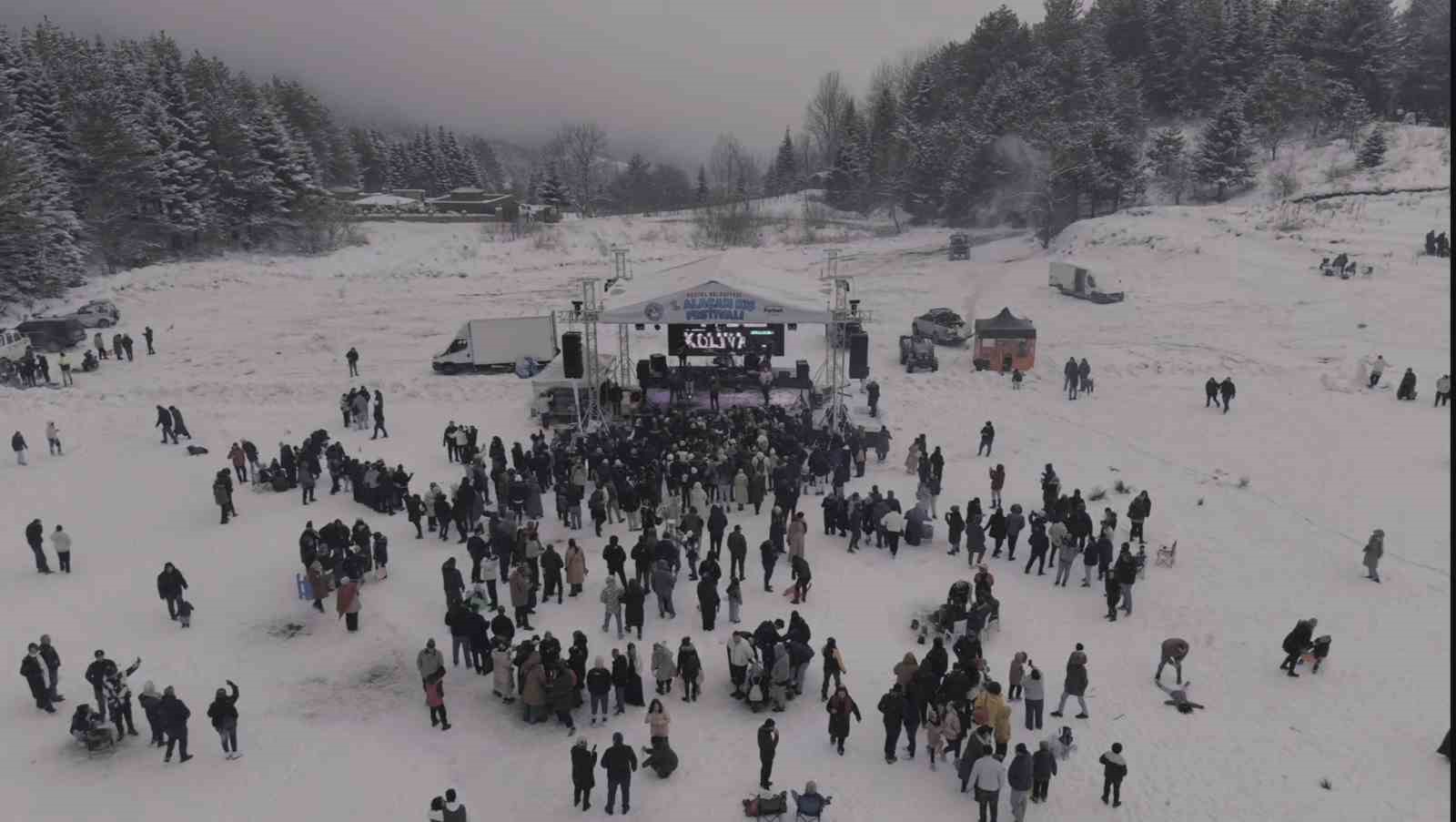 Bursa’da Kış Festivali’ne yoğun katılım trafiği felç etti
