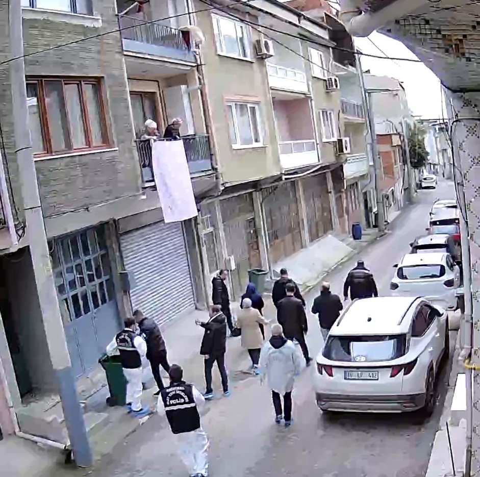 Bursa’da korku filmlerine konu olacak cinayet
Bursa’da korku filmlerine konu olacak cinayet