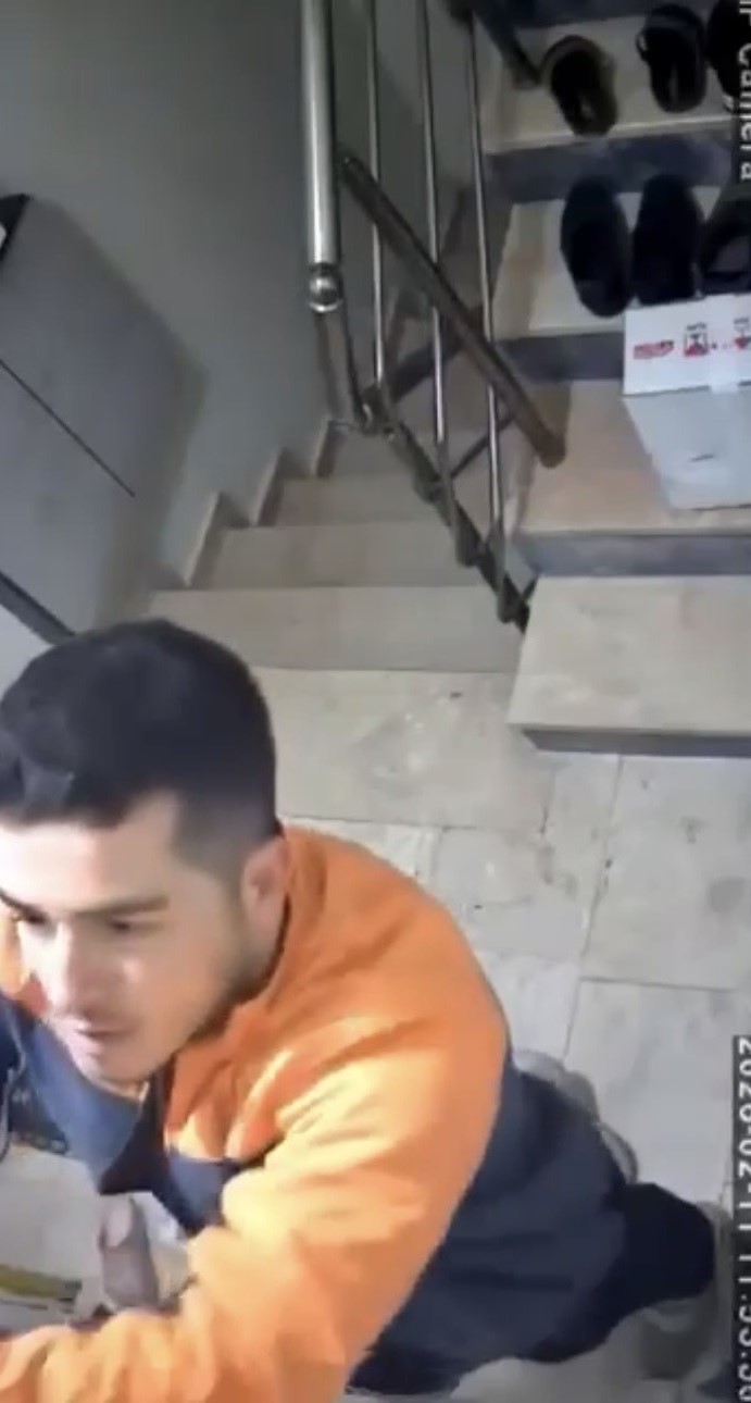 Bursa’da kuryeden bayrak hassasiyeti : Duyarlı hareket kamerada
