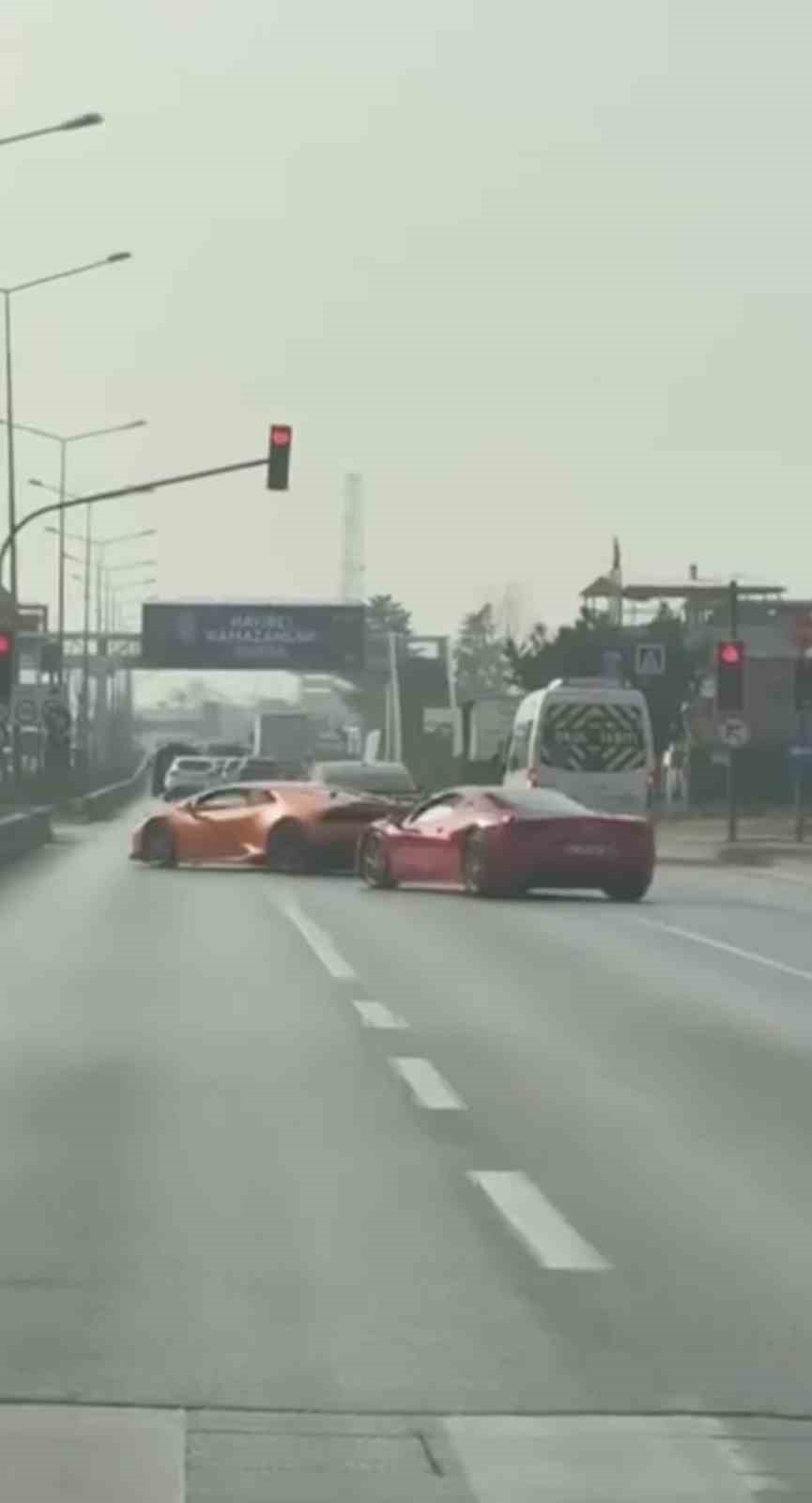 Bursa’da Lamborghini ve Ferrari sürücülerine 100 bin TL ceza
