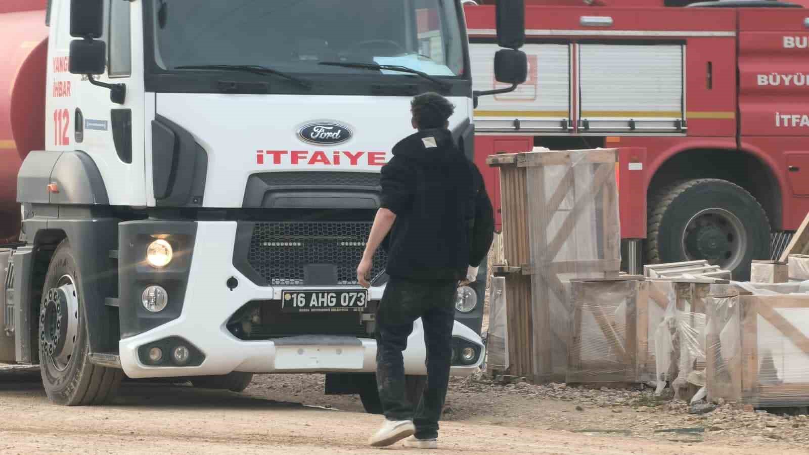 Bursa’da mobilya fabrikasında korkutan yangın
