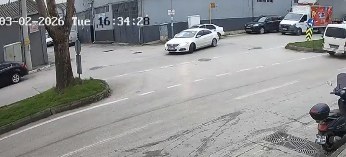 Bursa’da motosiklet sürücüsü ölümden böyle döndü
