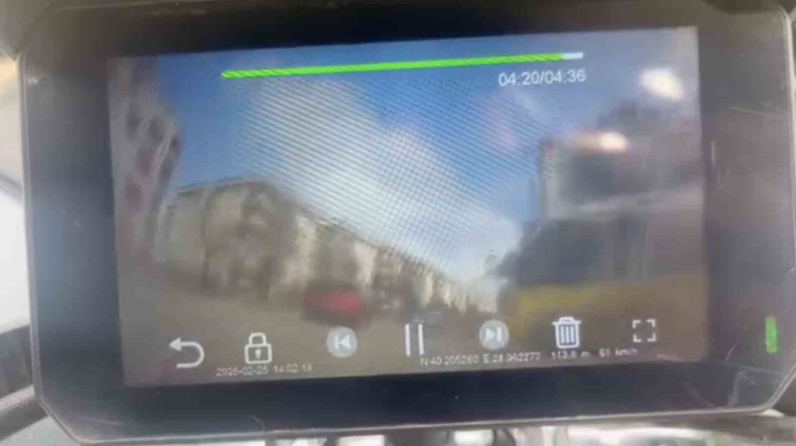 Bursa’da motosiklet sürücüsünün dikkati kazayı önledi
