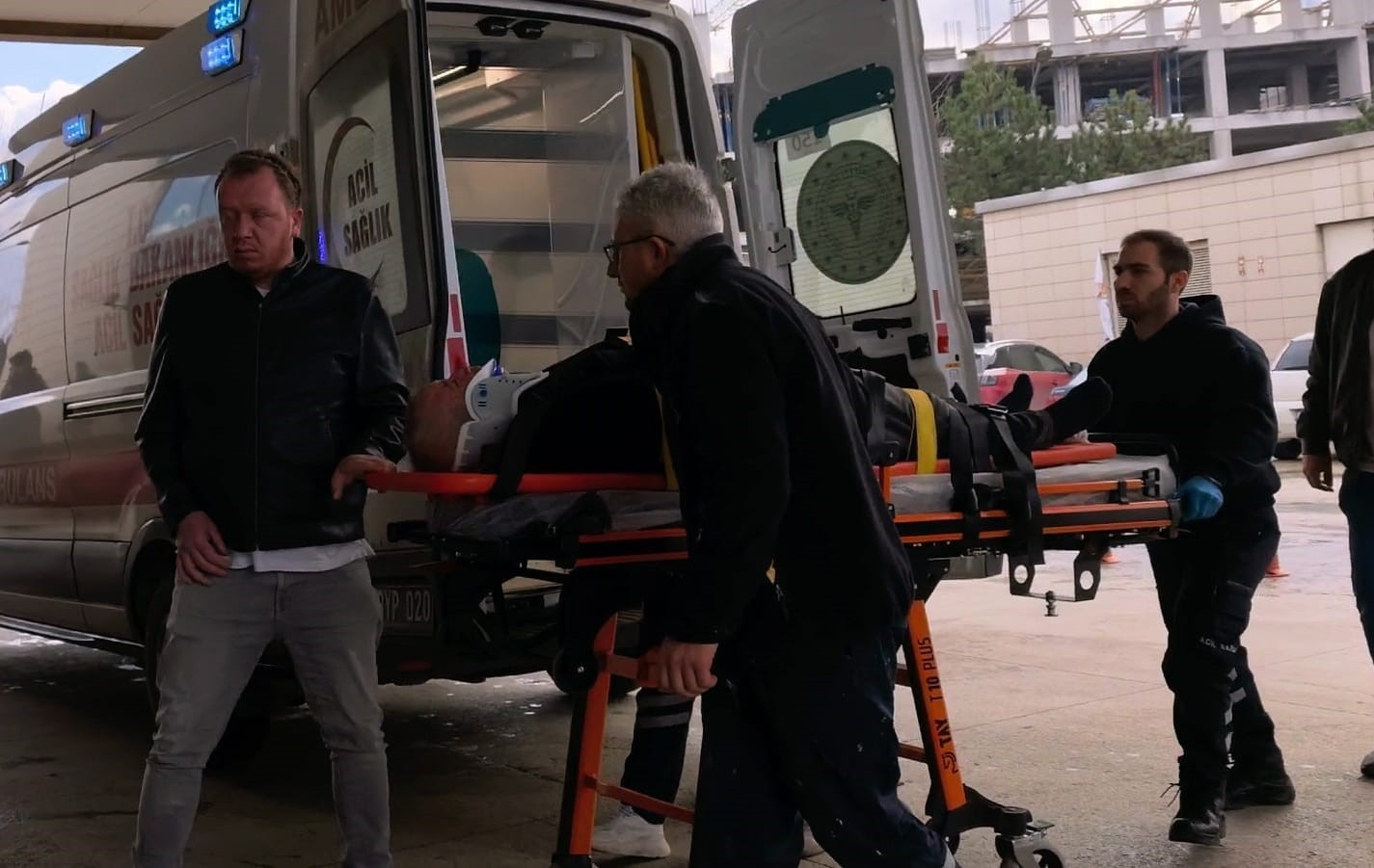 Bursa’da motosikletler kafa kafaya çarpıştı 1’i ağır 2 yaralı
