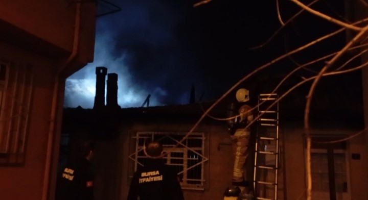 Bursa’da müstakil evde korkutan yangın
