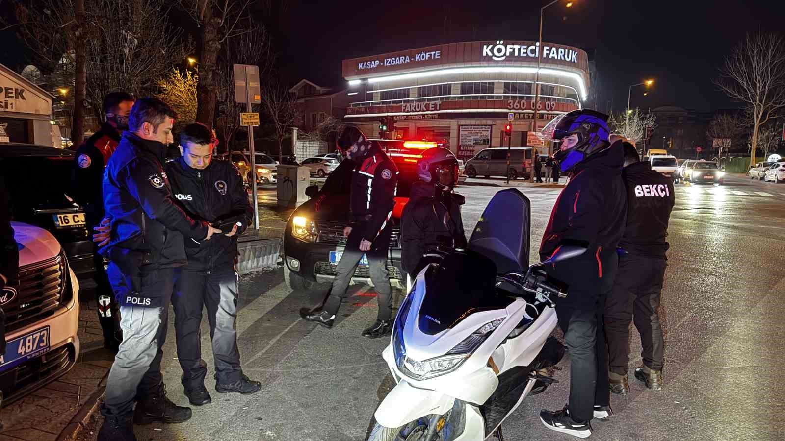 Bursa’da o mahalleye akın eden sürücülere polis uygulaması
