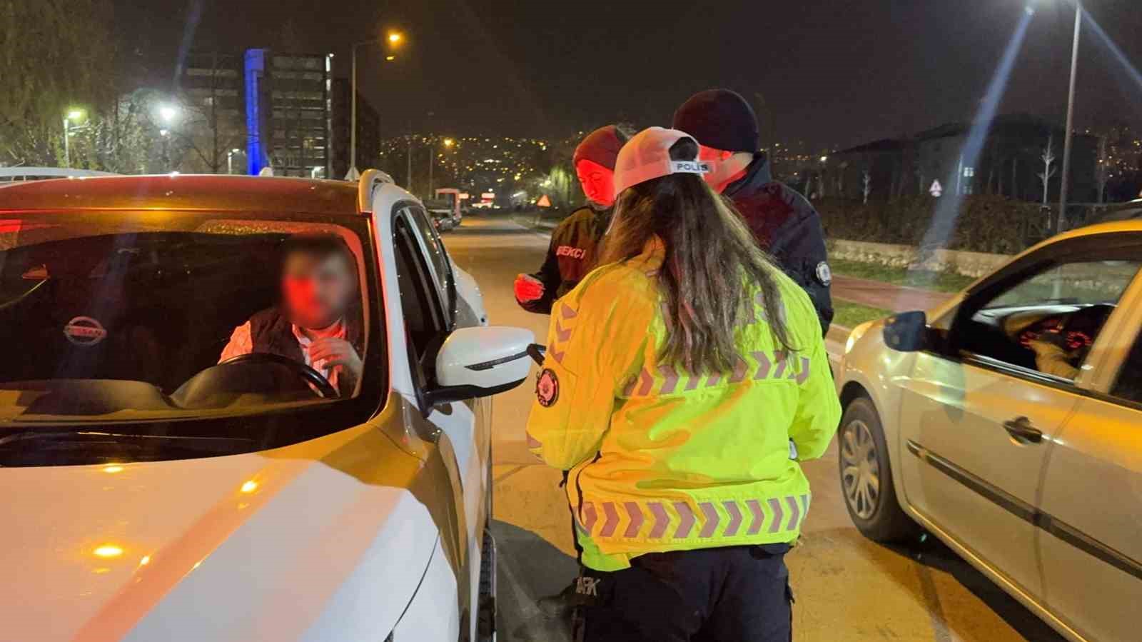 Bursa’da o mahalleye akın eden sürücülere polis uygulaması
