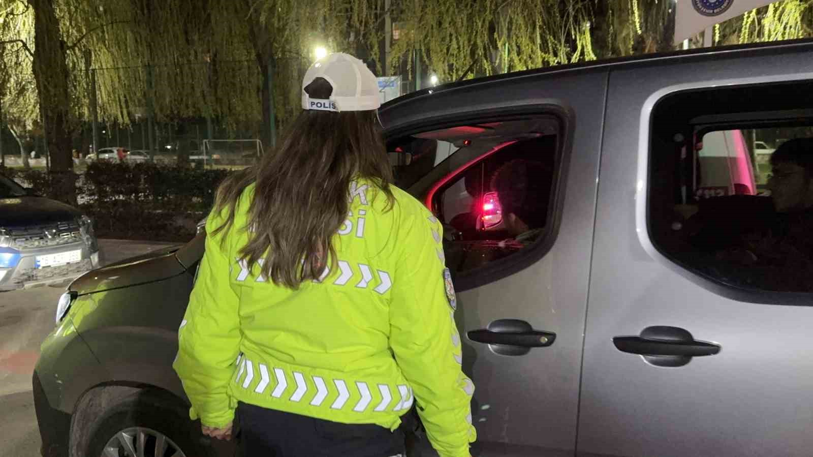 Bursa’da o mahalleye akın eden sürücülere polis uygulaması
