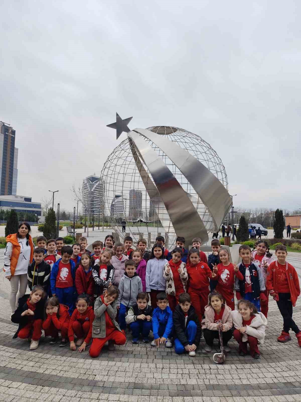 Bursa’da Öğrenciler GUHEM’de uzayın derinliklerine yolculuk yaptı
