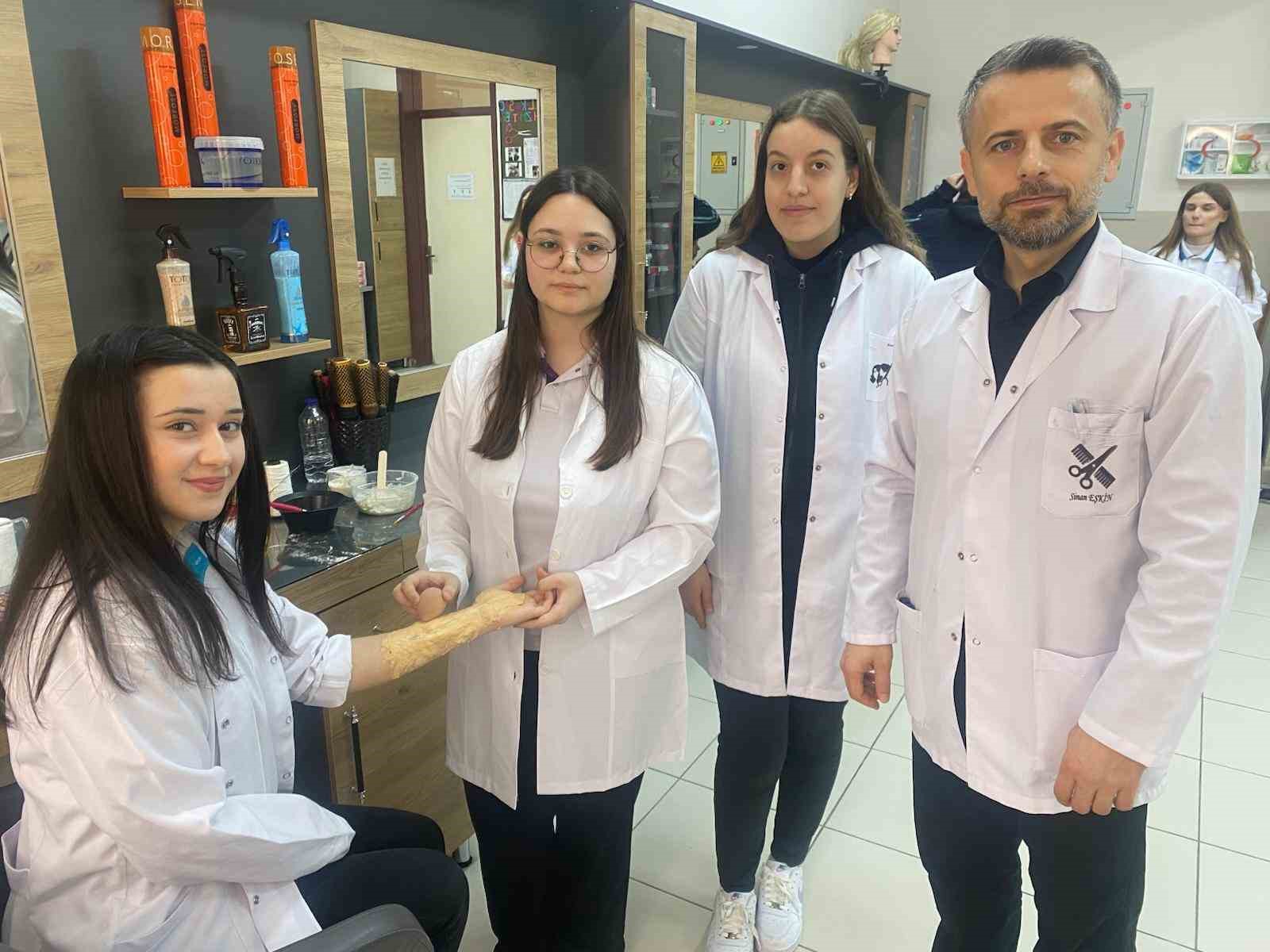 Bursa’da öğrencilerden gerçeği aratmayan özel efekt makyajları
